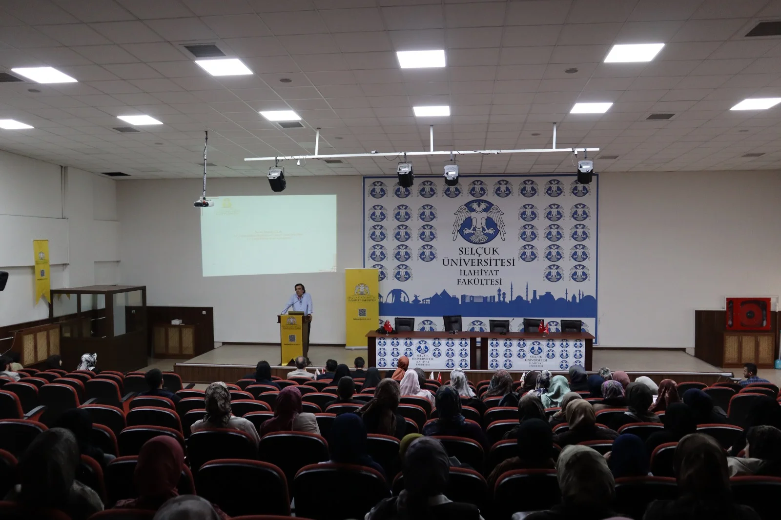 İlahiyat Fakültesi Öğrencilerine Yönelik Seminer Gerçekleştirildi